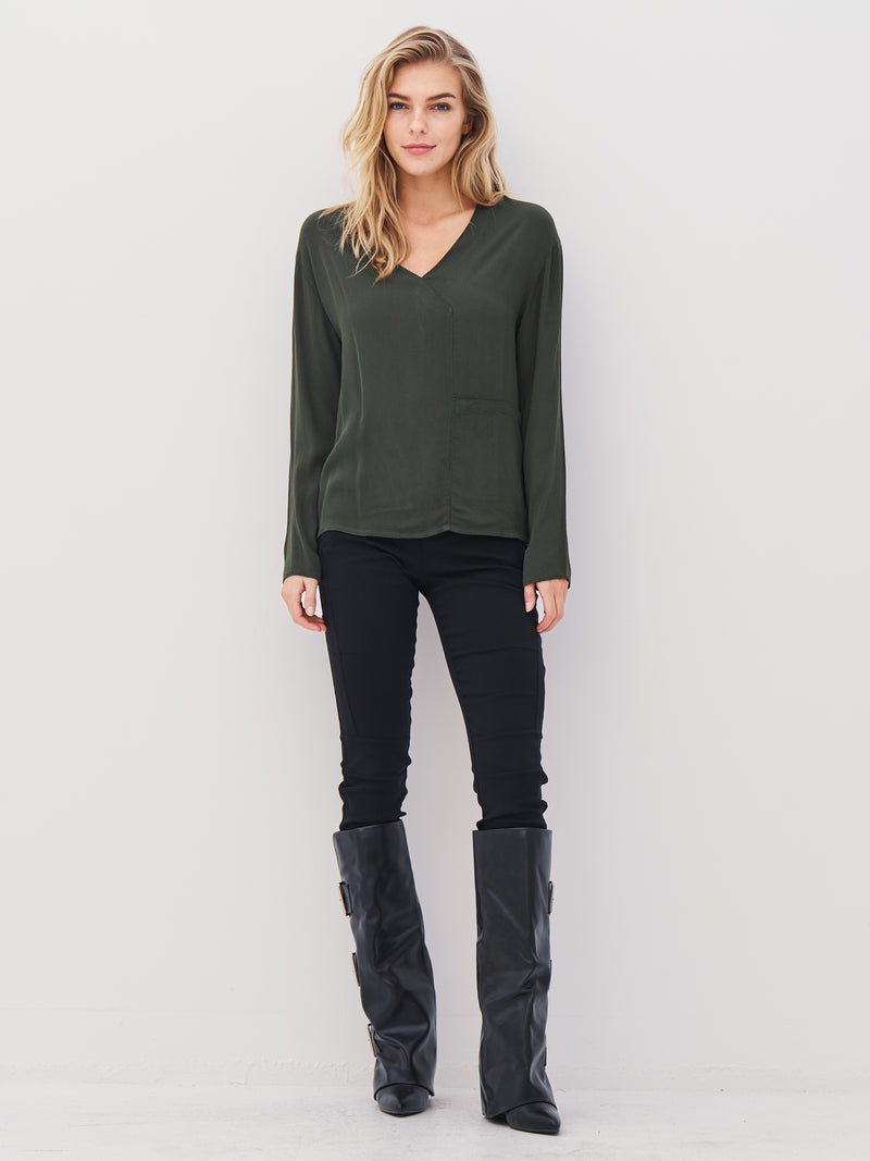 NÜ ANNI V-hals bluse Bluser 385 Dark Green