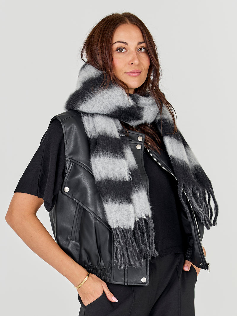 NÜ Aya Skjerf Stripe Accessoirer Svart mix