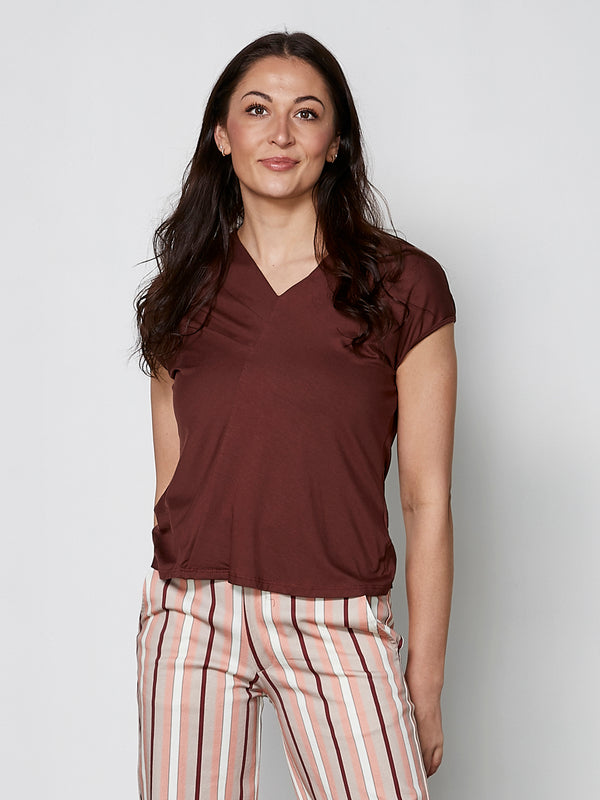 NÜ YASMI v-hals t-skjorte Topper og t-skjorter 685 Berry red