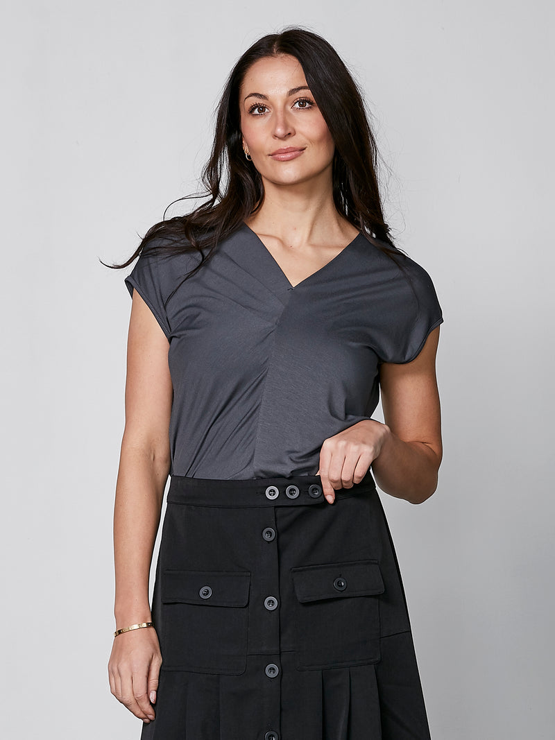 NÜ YASMI v-hals t-skjorte Topper og t-skjorter 987 dark grey
